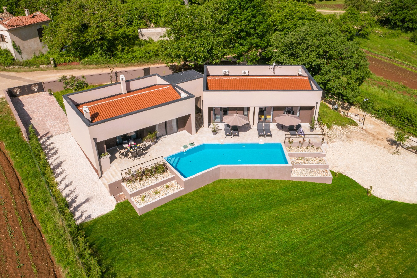 Modern villa in central Istria large pool & hot tub - Enjoy the large pool and hot-tub, magical view of nature and peaceful moments, Villa Manuela with pool, Batlug, Istria, Croatia Batlug